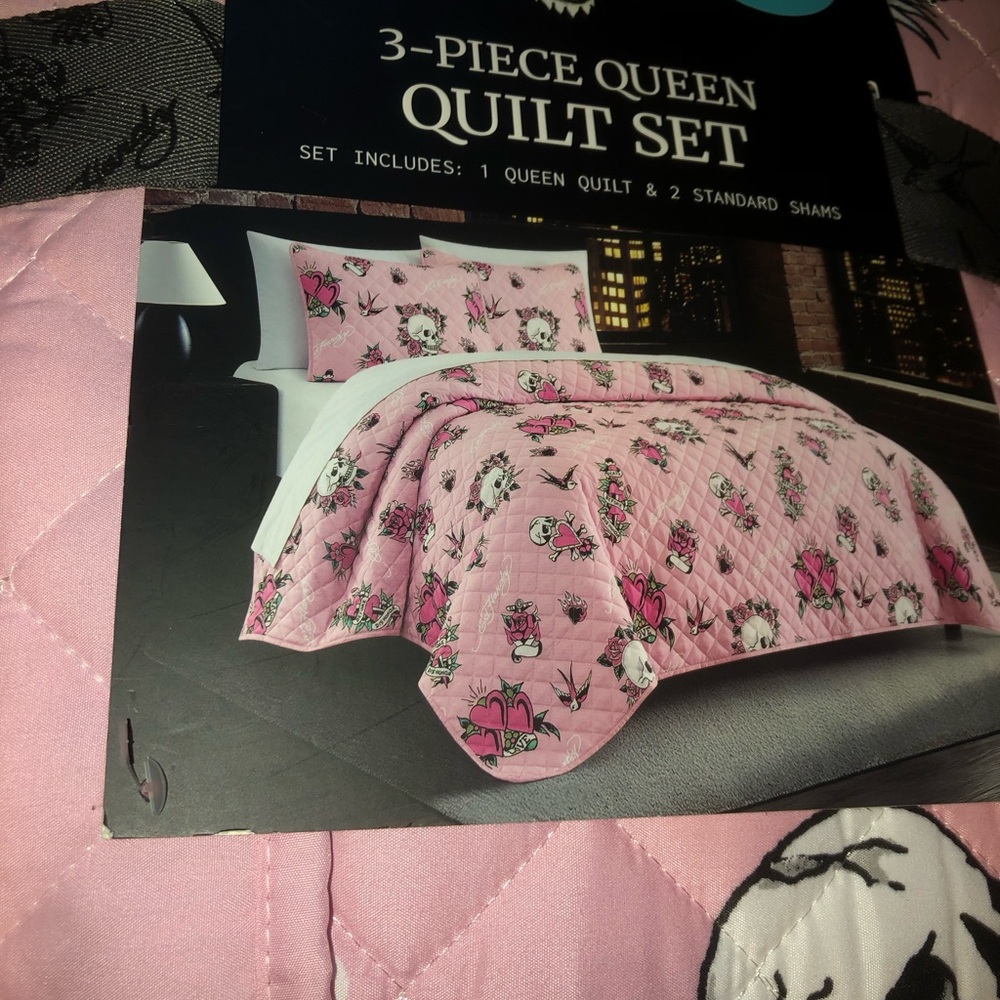 💗 ED HARDY 3 Piece Pink  Queen Quilt Set